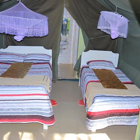 Rhino Tourist Camp Hotel Ololaimutiek Екстериор снимка