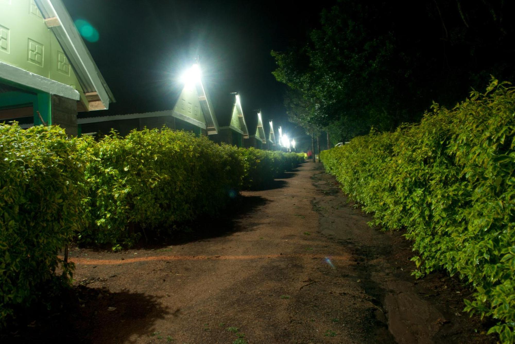 Rhino Tourist Camp Hotel Ololaimutiek Екстериор снимка