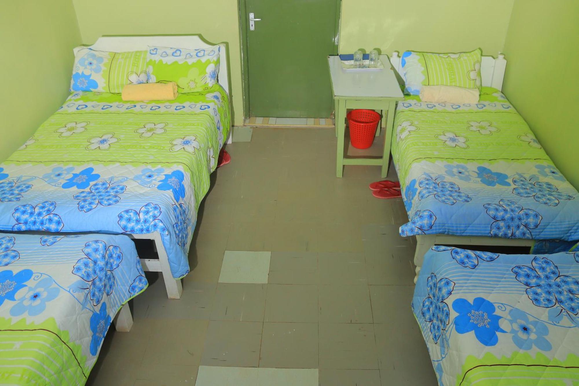 Rhino Tourist Camp Hotel Ololaimutiek Екстериор снимка