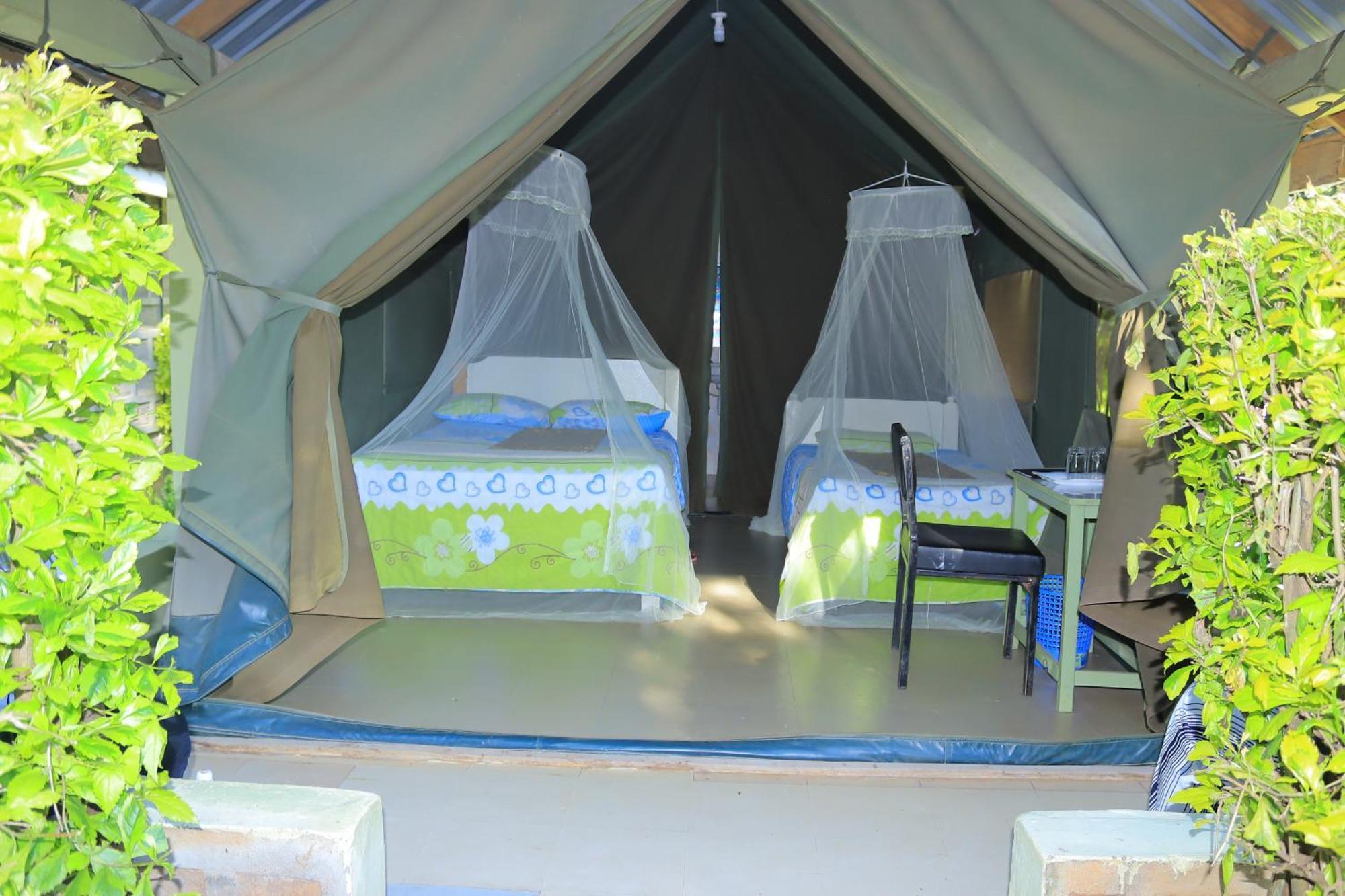 Rhino Tourist Camp Hotel Ololaimutiek Екстериор снимка