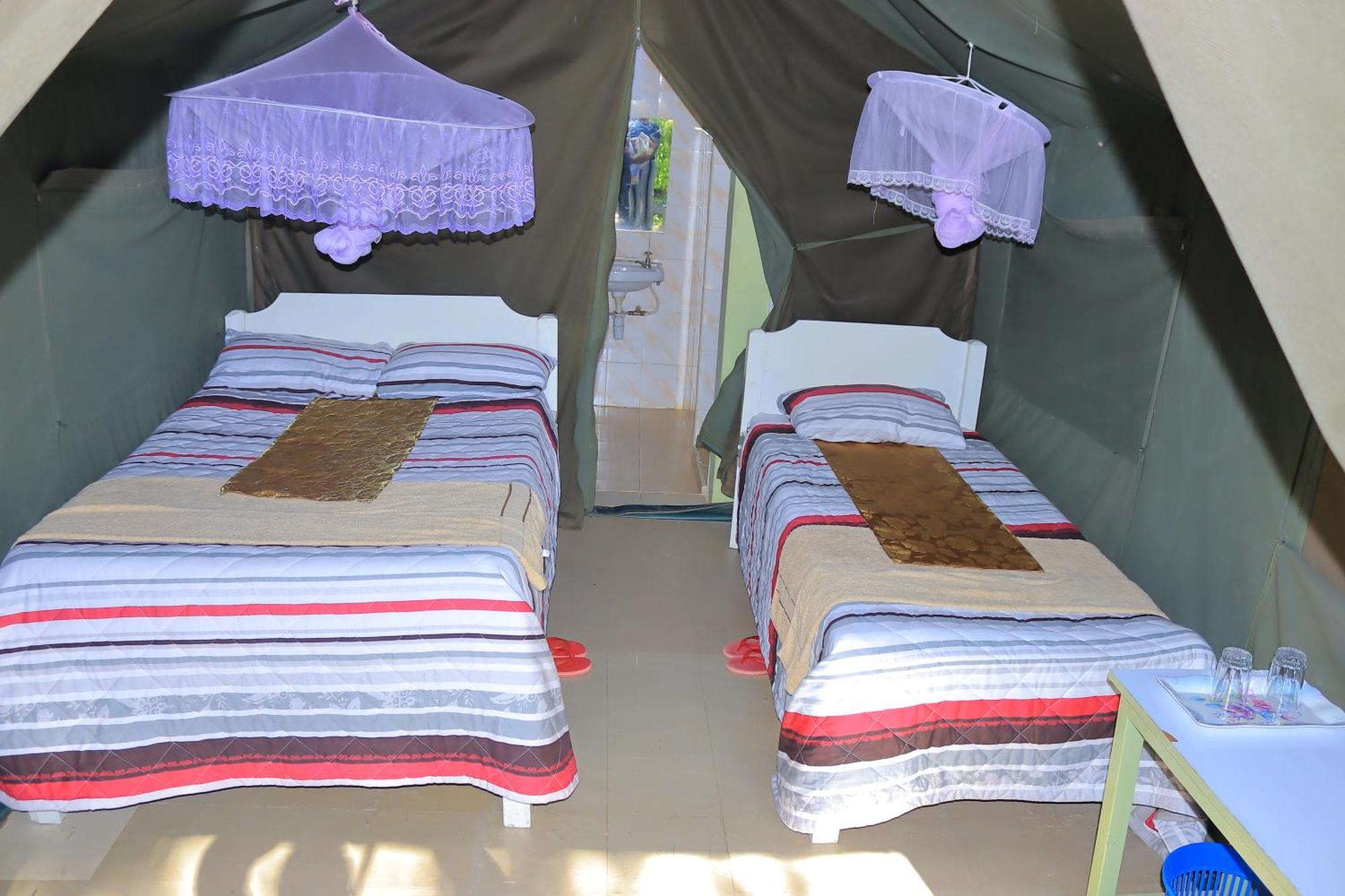 Rhino Tourist Camp Hotel Ololaimutiek Екстериор снимка