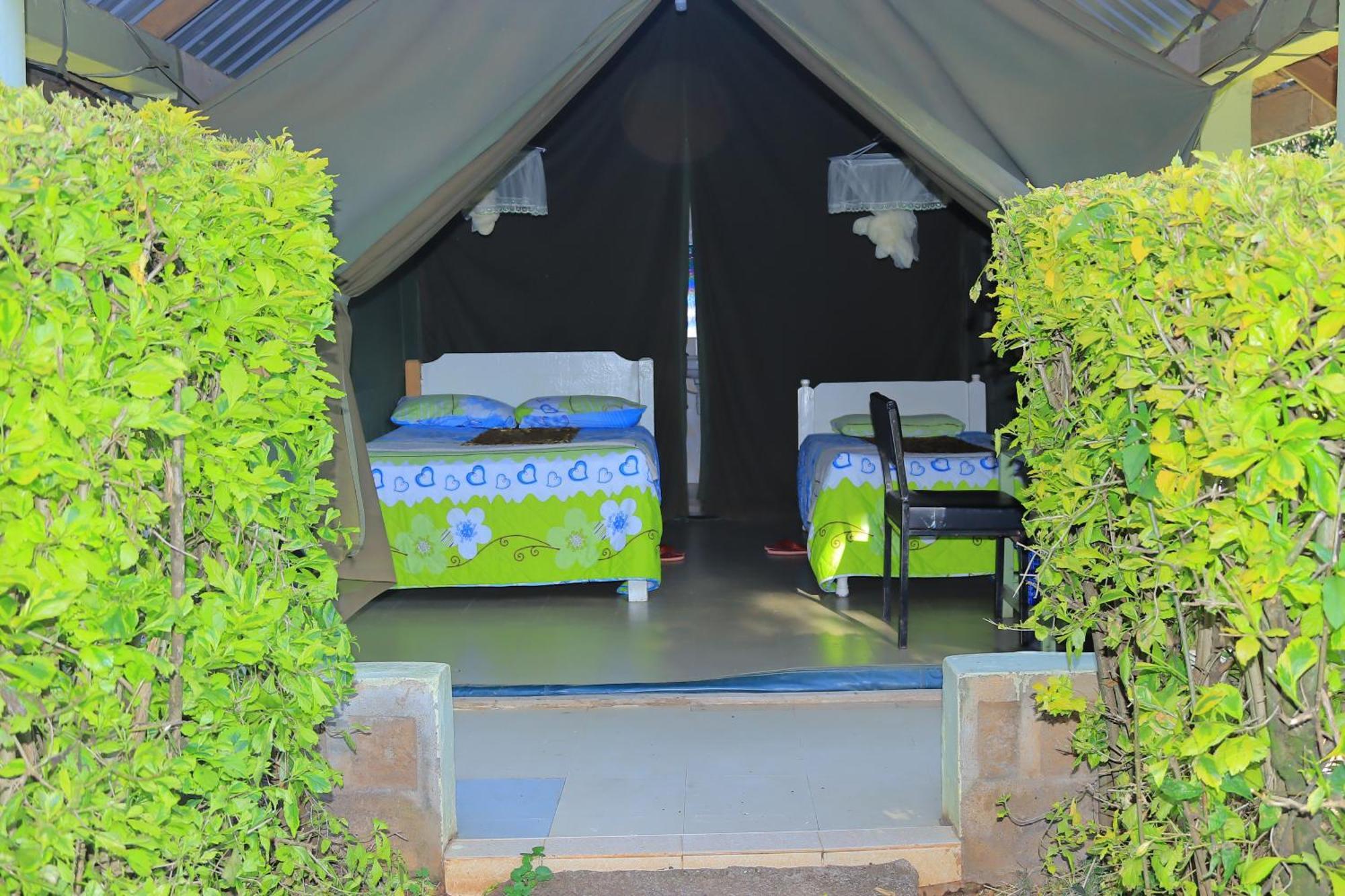 Rhino Tourist Camp Hotel Ololaimutiek Екстериор снимка