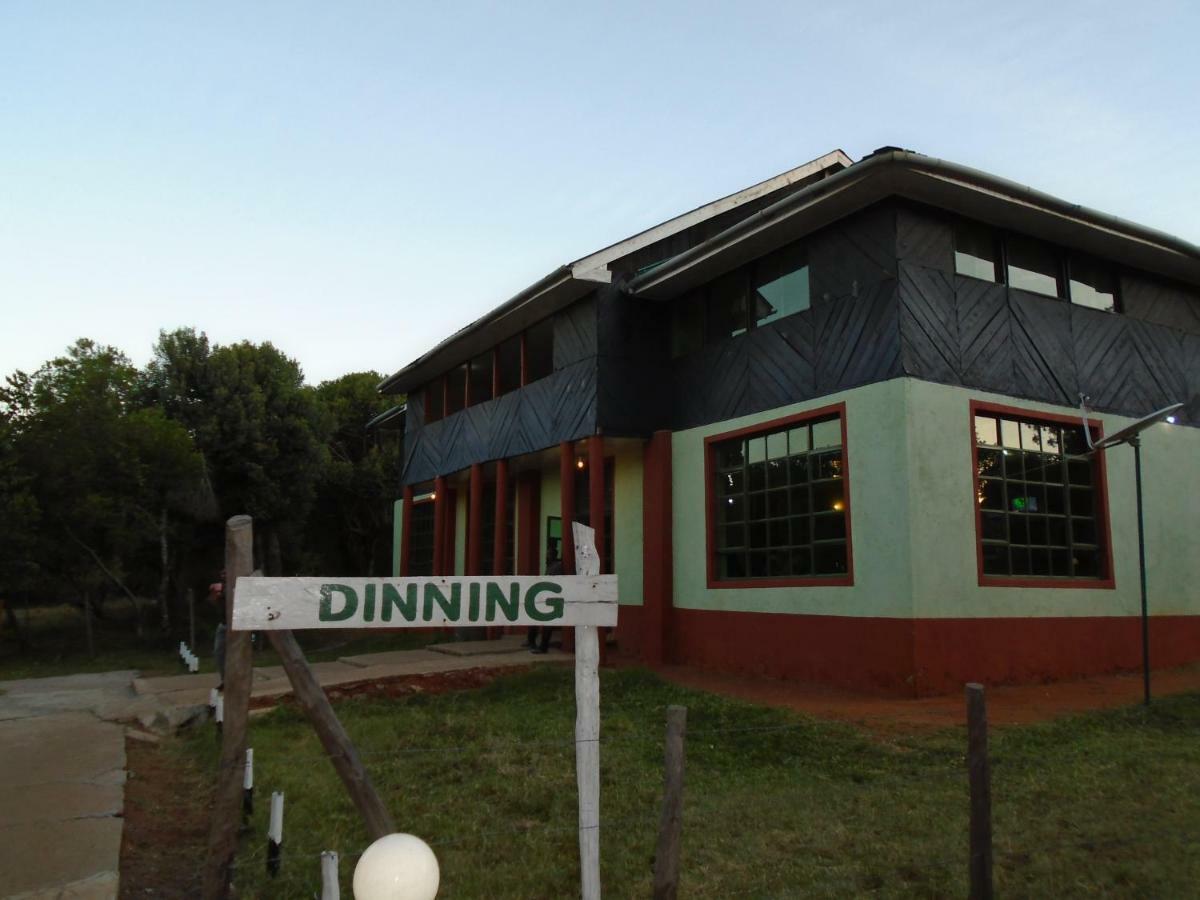 Rhino Tourist Camp Hotel Ololaimutiek Екстериор снимка