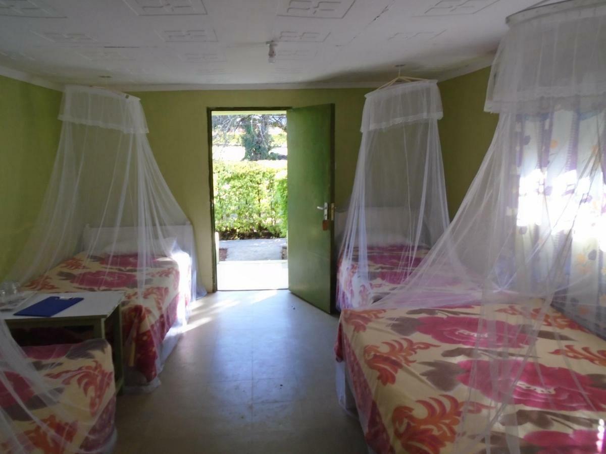 Rhino Tourist Camp Hotel Ololaimutiek Екстериор снимка